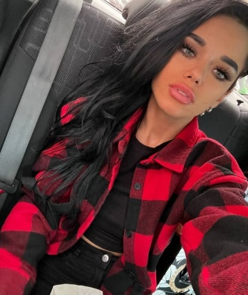 Мои услуги включают классический секс, оральный секс, эротический массаж и ролевые игры. Ты можешь расслабиться со мной и насладиться моим нежным прикосновением. 🍓
У меня много положительных отзывов от моих клиентов, которые всегда возвращаются ко мне за новыми эмоциями и удовольствием. 😍
Не сомневайся в своих желаниях, я всегда готова пойти на встречу твоим фантазиям. Чтобы узнать больше обо мне и моих возможностях, посмотри мои фото на моем профиле. Ты будешь в восторге от того, что увидишь! 💋
Я живу в Москве и готова встретиться с тебя в любое время, чтобы сделать наше свидание незабываемым опытом. Не упускай возможность отдохнуть и насладиться моей компанией. Жду твоего звонка, дорогой! 😘 3263, 20 лет